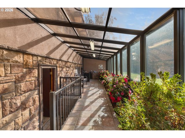 33512 Se HURLBURT Rd, Corbett, OR 97019