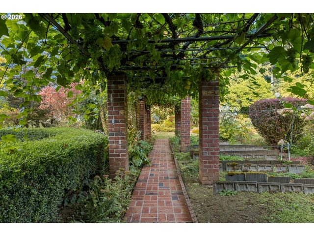 33512 Se HURLBURT Rd, Corbett, OR 97019