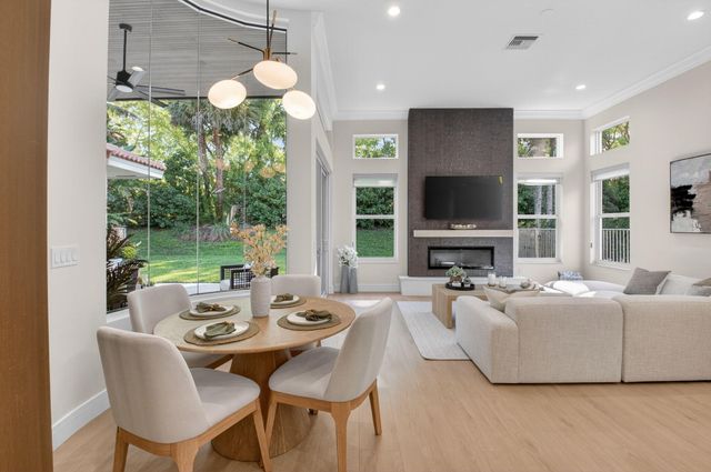 9722 Napoli Woods Lane, Delray Beach, FL 33446