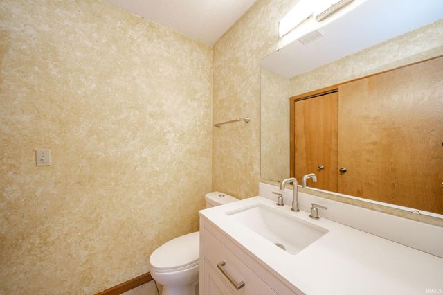 2409 N Moors Road, Muncie, IN 47304