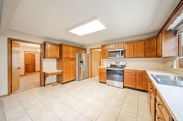 2409 N Moors Road, Muncie, IN 47304