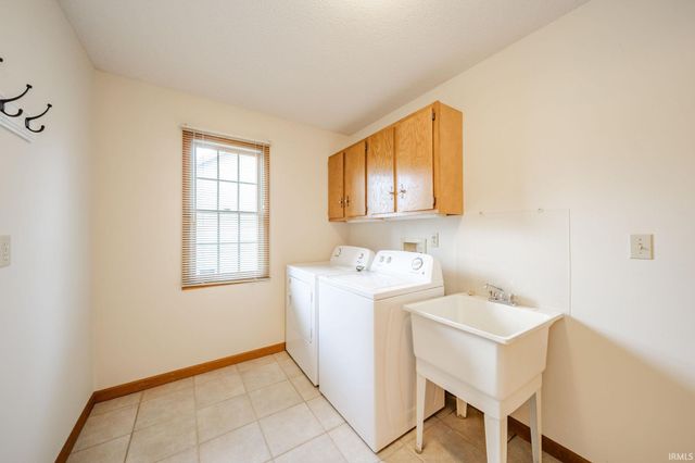 2409 N Moors Road, Muncie, IN 47304
