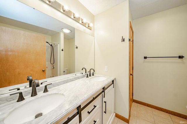 2409 N Moors Road, Muncie, IN 47304