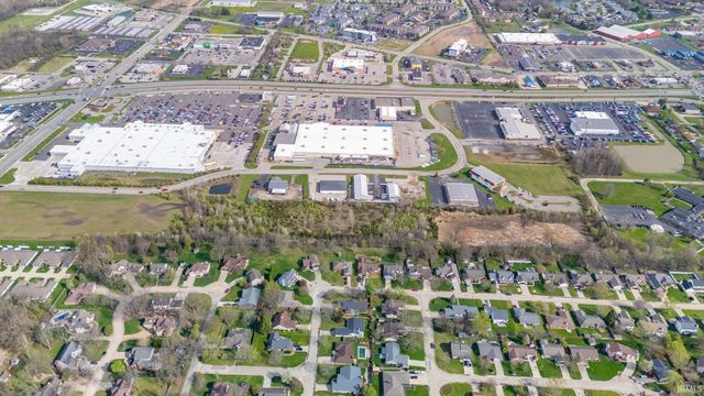2409 N Moors Road, Muncie, IN 47304