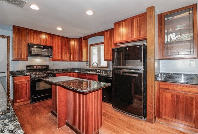 142 Timber Dr, Berkeley Heights Twp., NJ 07922