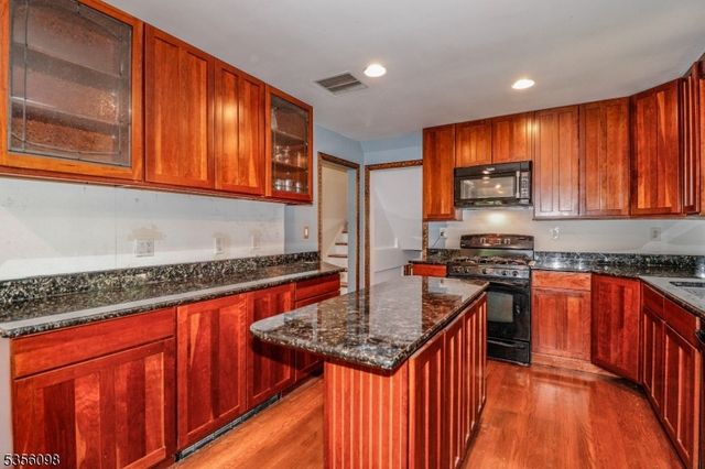142 Timber Dr, Berkeley Heights Twp., NJ 07922