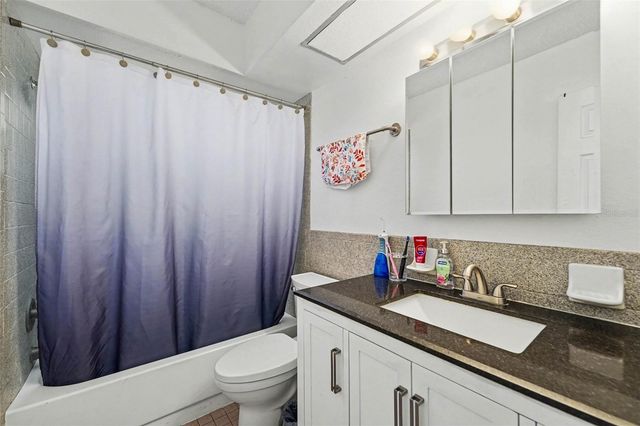 2426 17TH AVENUE N, St Petersburg, FL 33713