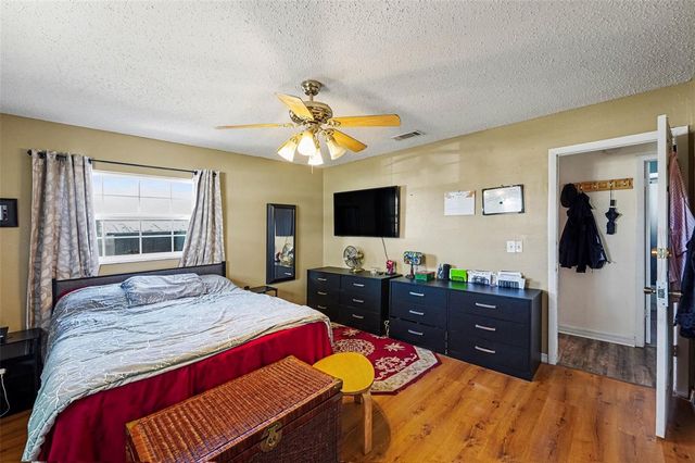 2426 17TH AVENUE N, St Petersburg, FL 33713