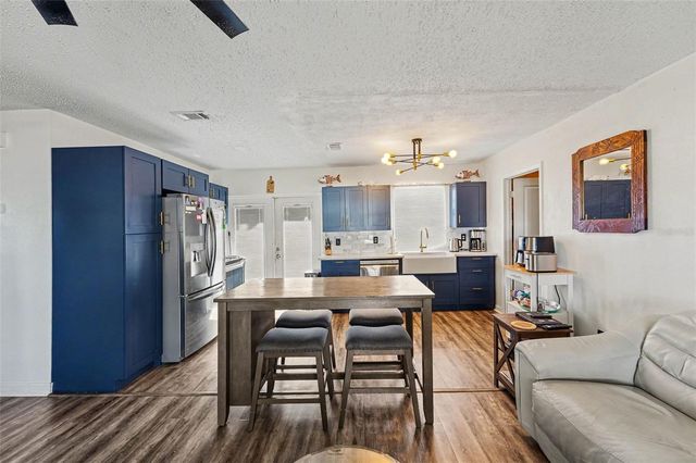 2426 17TH AVENUE N, St Petersburg, FL 33713