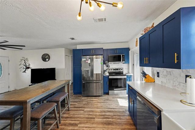 2426 17TH AVENUE N, St Petersburg, FL 33713