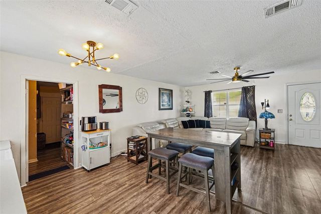 2426 17TH AVENUE N, St Petersburg, FL 33713