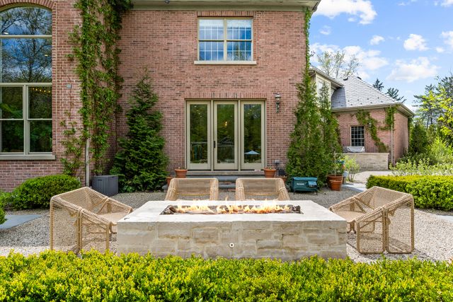 1230 Conway Road, Lake Forest, IL 60045