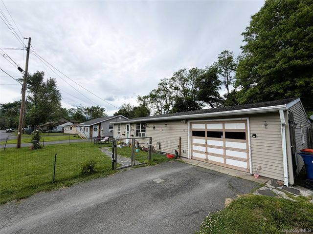 33 Plattekill Drive, Mount Marion, NY 12456