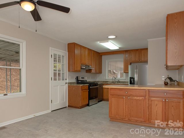 9 Lynwood Circle, Asheville, NC 28806