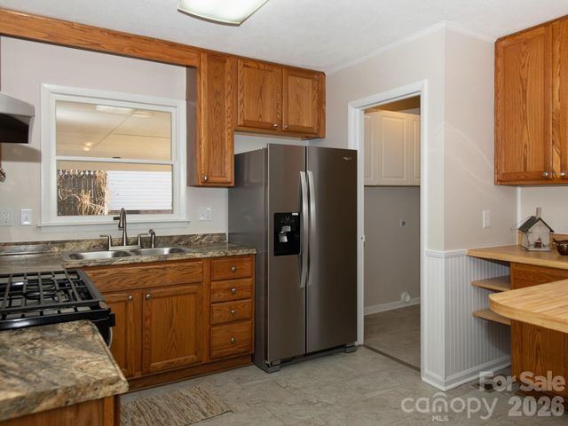 9 Lynwood Circle, Asheville, NC 28806