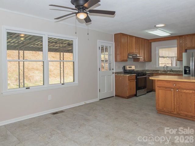 9 Lynwood Circle, Asheville, NC 28806