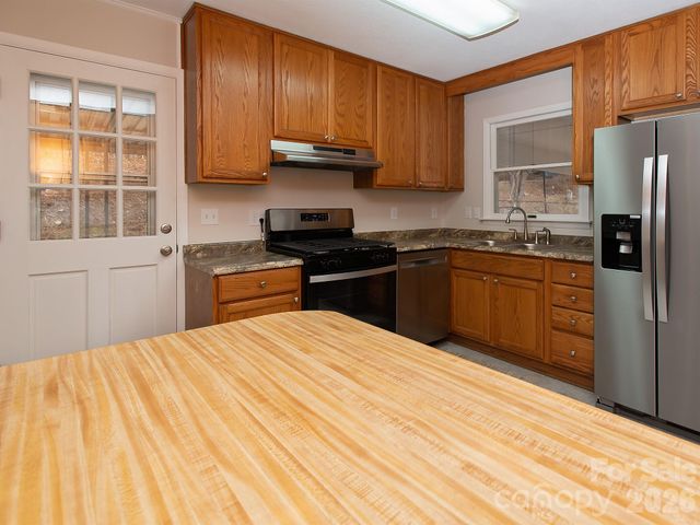 9 Lynwood Circle, Asheville, NC 28806