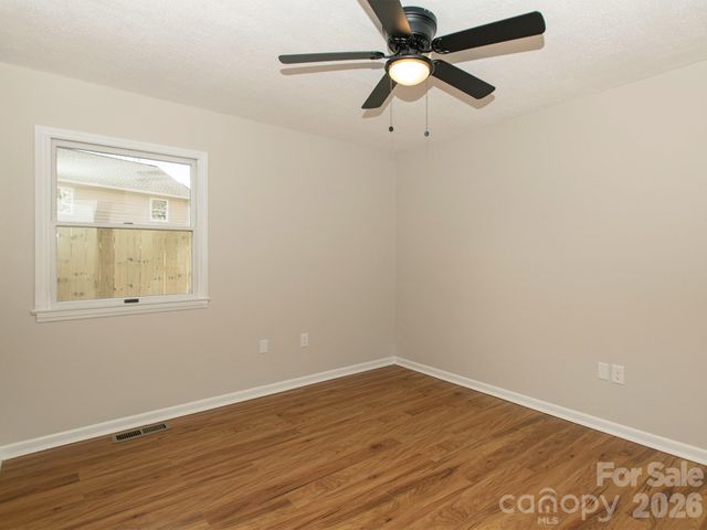 9 Lynwood Circle, Asheville, NC 28806