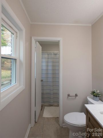 9 Lynwood Circle, Asheville, NC 28806