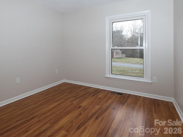 9 Lynwood Circle, Asheville, NC 28806