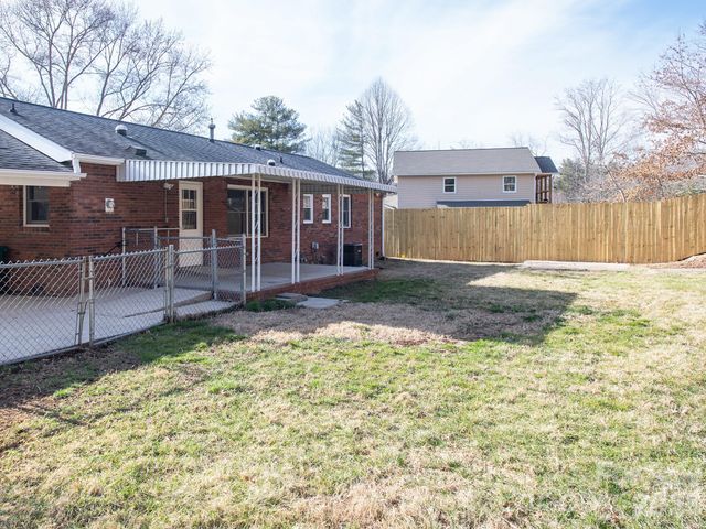 9 Lynwood Circle, Asheville, NC 28806