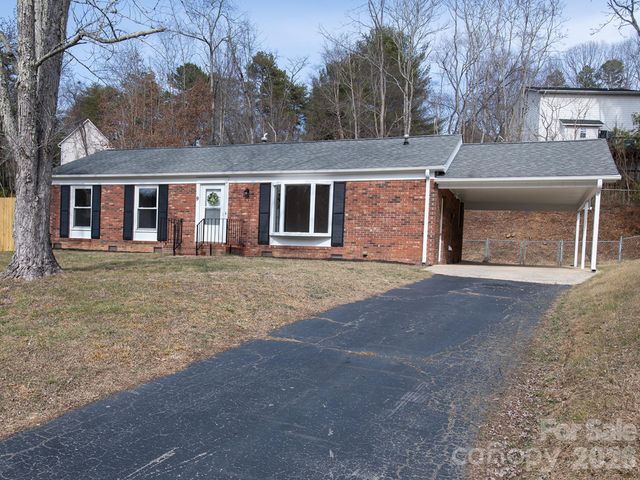 9 Lynwood Circle, Asheville, NC 28806