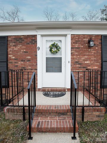 9 Lynwood Circle, Asheville, NC 28806