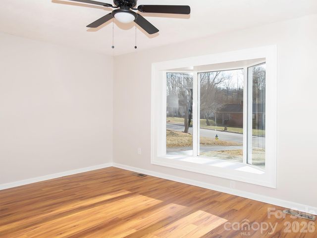 9 Lynwood Circle, Asheville, NC 28806