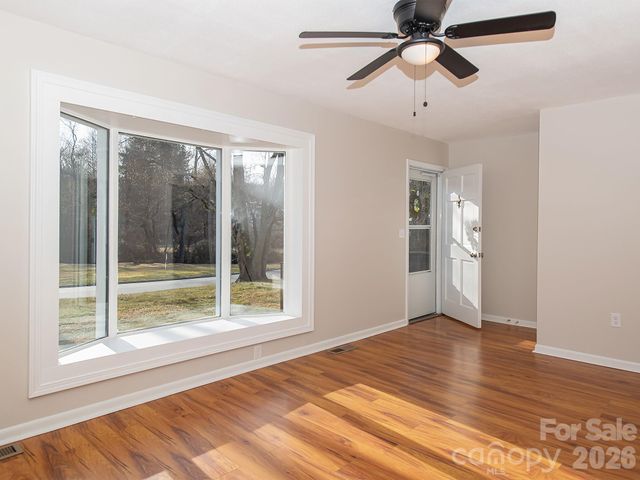 9 Lynwood Circle, Asheville, NC 28806