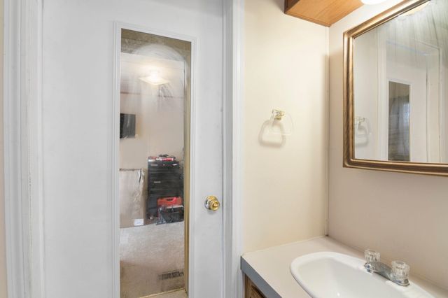 7 Robbins Street, Hinsdale, NH 03451