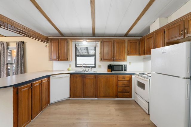 7 Robbins Street, Hinsdale, NH 03451