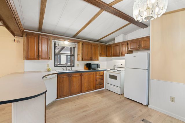 7 Robbins Street, Hinsdale, NH 03451