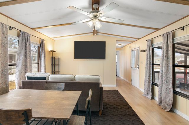 7 Robbins Street, Hinsdale, NH 03451