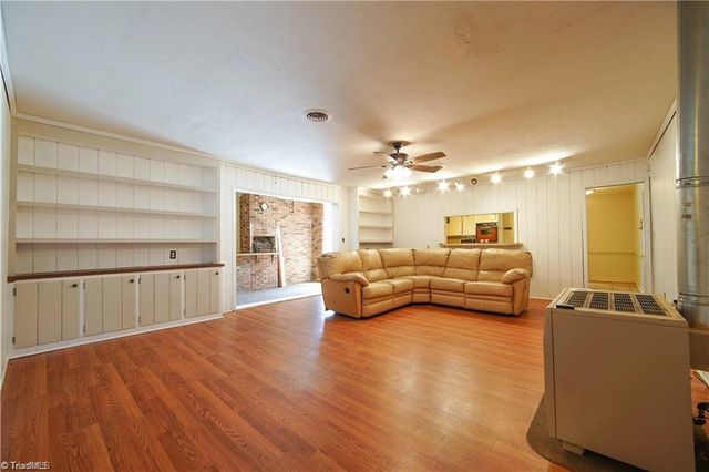 3365 New Walkertown Road, Winston-salem, NC 27105