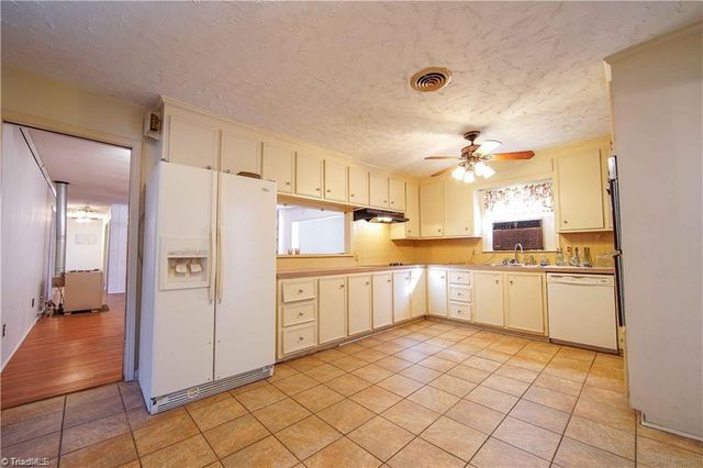 3365 New Walkertown Road, Winston-salem, NC 27105