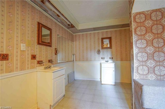 3365 New Walkertown Road, Winston-salem, NC 27105