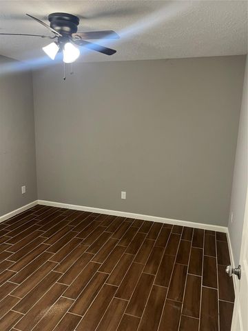 18222 Bonnie Alice Drive B, Montgomery, TX 77316