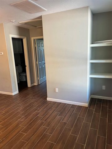 18222 Bonnie Alice Drive B, Montgomery, TX 77316