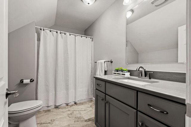 63 Hummingbird Ln A, Groton, MA 01450