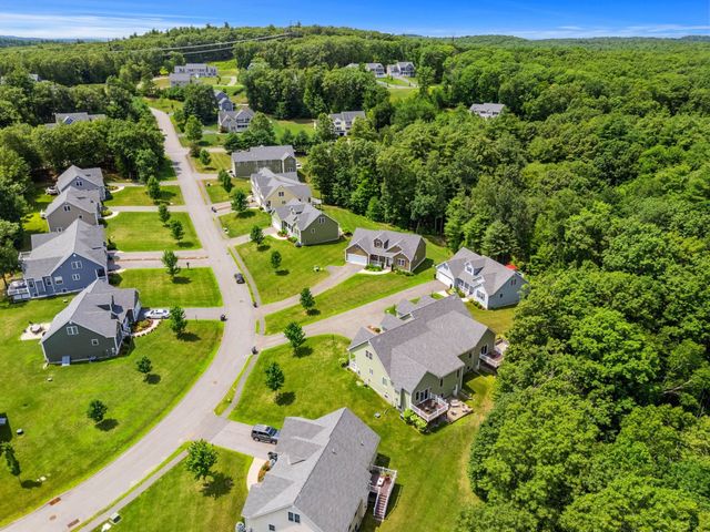 63 Hummingbird Ln A, Groton, MA 01450