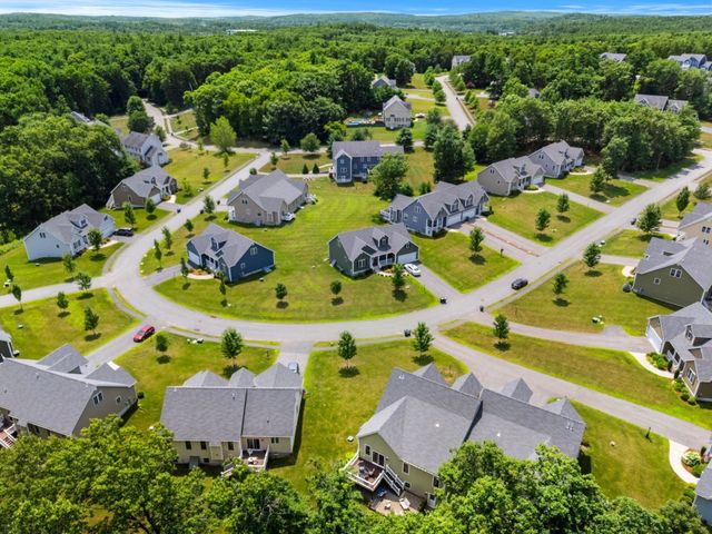 63 Hummingbird Ln A, Groton, MA 01450