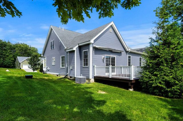 63 Hummingbird Ln A, Groton, MA 01450