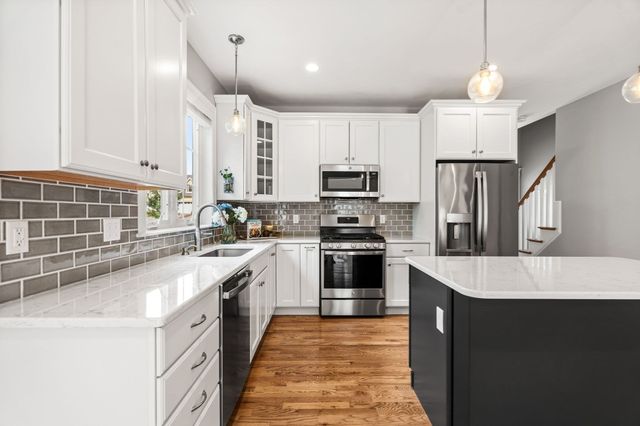 63 Hummingbird Ln A, Groton, MA 01450