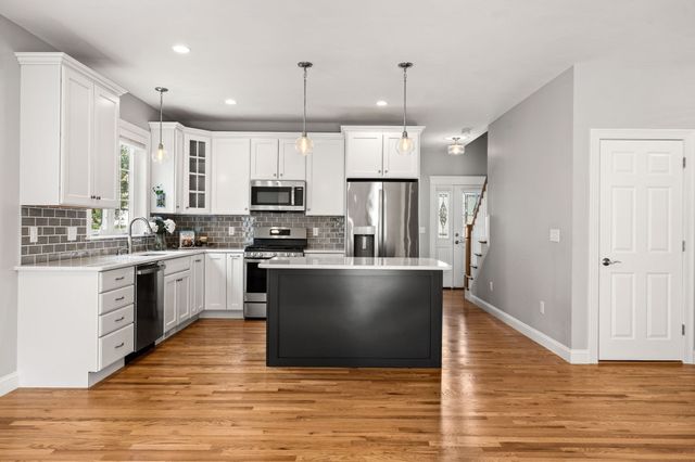 63 Hummingbird Ln A, Groton, MA 01450