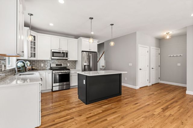 63 Hummingbird Ln A, Groton, MA 01450