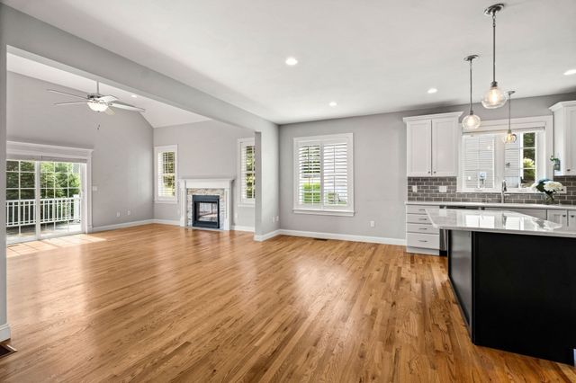 63 Hummingbird Ln A, Groton, MA 01450