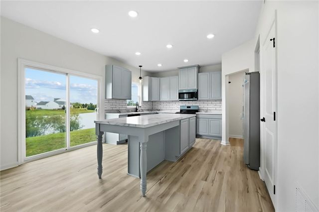 32 Waterford Boulevard, Fairborn, OH 45324