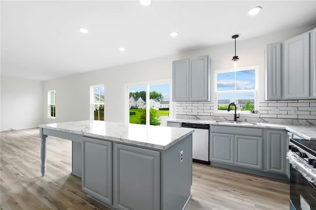 32 Waterford Boulevard, Fairborn, OH 45324