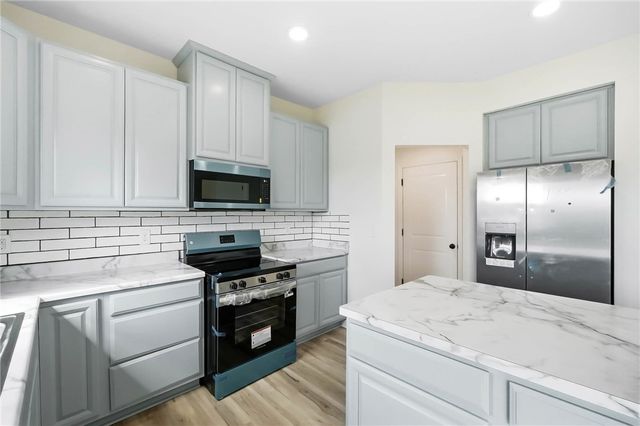 32 Waterford Boulevard, Fairborn, OH 45324