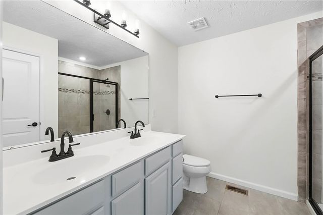 32 Waterford Boulevard, Fairborn, OH 45324